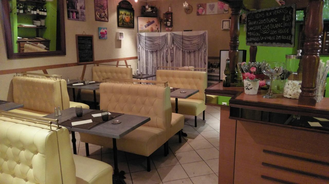 Logis De L'Europe Restaurant Le Cepage Hotel Corbigny Екстериор снимка
